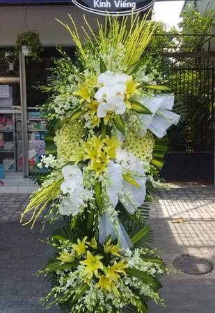 HV224 Vòng hoa tang phường Nhà Mát Bạc Liêu