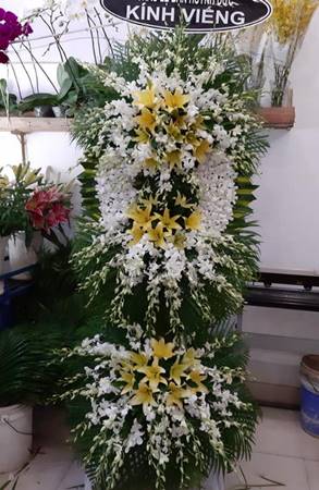 HV240 Vòng hoa kính viếng phường Xuân Tăng Lào Cai