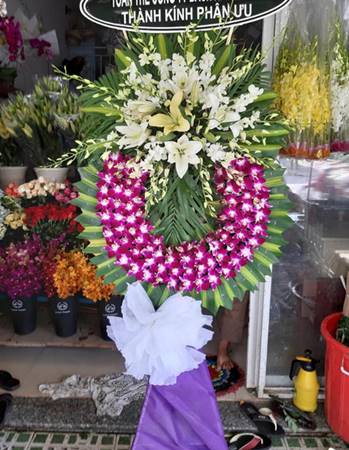 HV236 Đặt vòng hoa đám tang xã Lợi Bình Nhơn Tân An Long An
