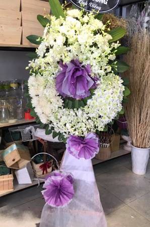 HV211 Vòng hoa tươi đám tang thị trấn Phong Nha Bố Trạch Quảng Bình