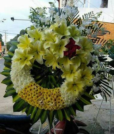 HV217 Vòng hoa tang đẹp thị trấn Chợ Lách Bến Tre