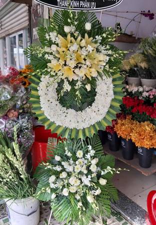 HV241 Vòng hoa cườm đám tang phường Hương Sơ Tp Huế