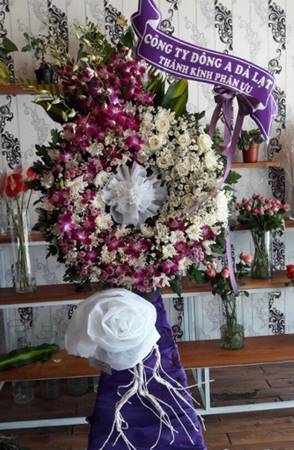 HV206 Giá vòng hoa tang lễ xã Tân Thạnh Đông Củ Chi
